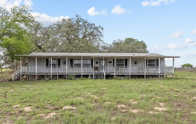 4-bedroom rental at 157 County Road 157 in Floresville, TX — photo 1