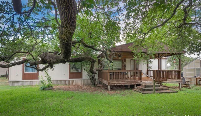 3-bedroom rental at 141 County Road 786 in Natalia, TX — photo 1