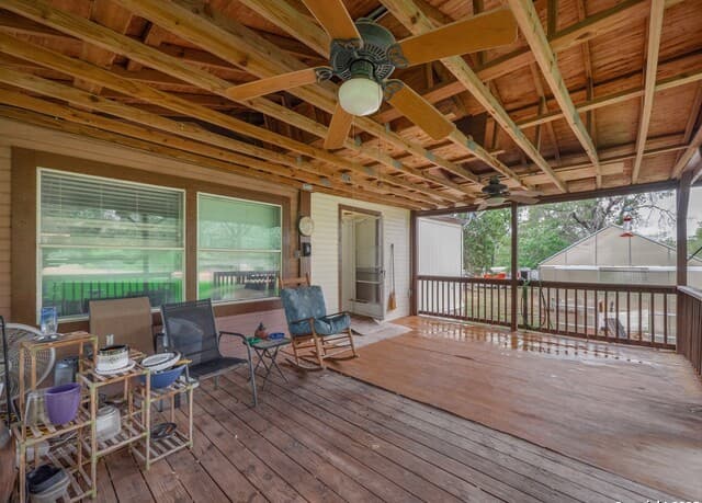 3-bedroom rental at 141 County Road 786 in Natalia, TX — photo 4