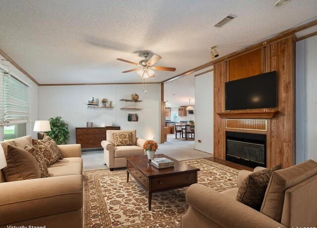 3-bedroom rental at 141 County Road 786 in Natalia, TX — photo 5