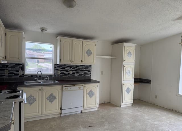 3-bedroom rental at 6010 Blind Mdw in San Antonio, TX — photo 3