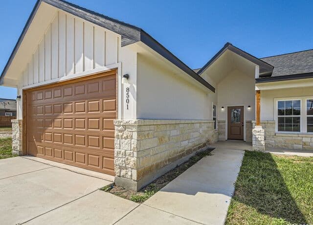 Home for sale at 8501 Utopia Blvd in Selma, TX — photo 4