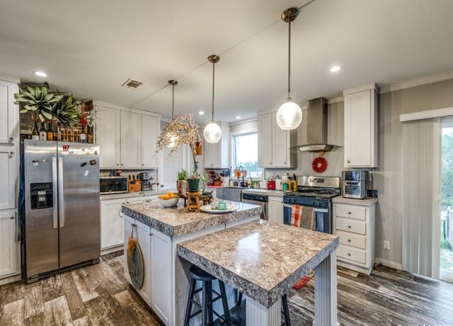 3-bedroom rental at 2831 County Road 430 in Pleasanton, TX — photo 5