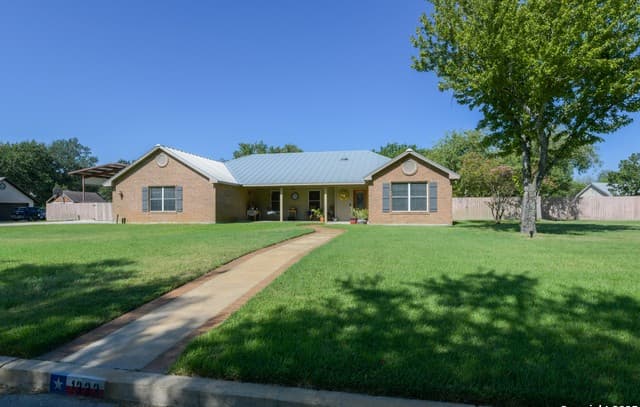 2-bedroom rental at 212 Patrick in Pleasanton, TX — photo 1