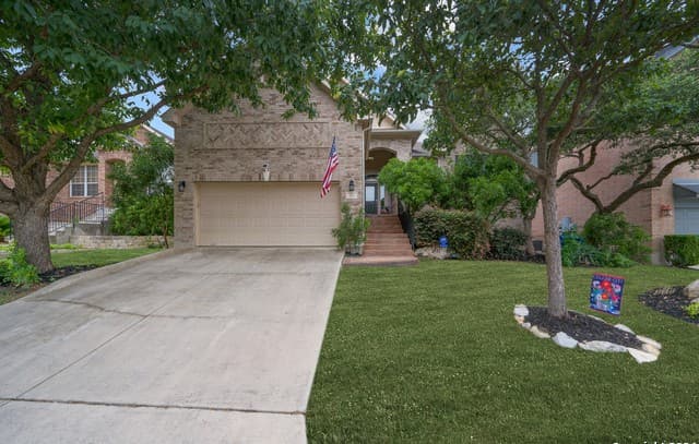 4-bedroom rental at 1711 Mountain in San Antonio, TX — photo 2