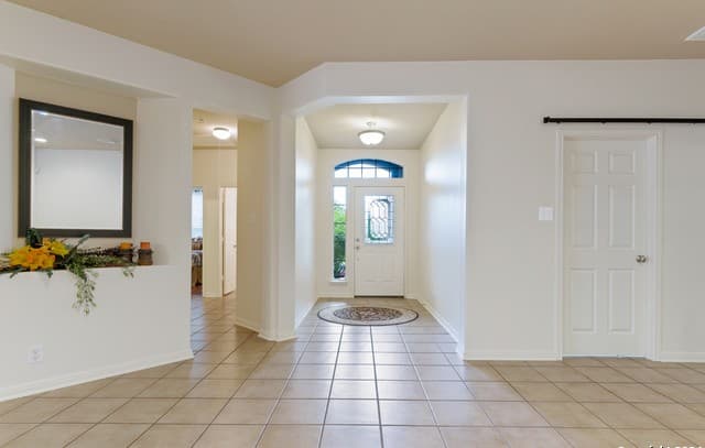 4-bedroom rental at 1711 Mountain in San Antonio, TX — photo 4