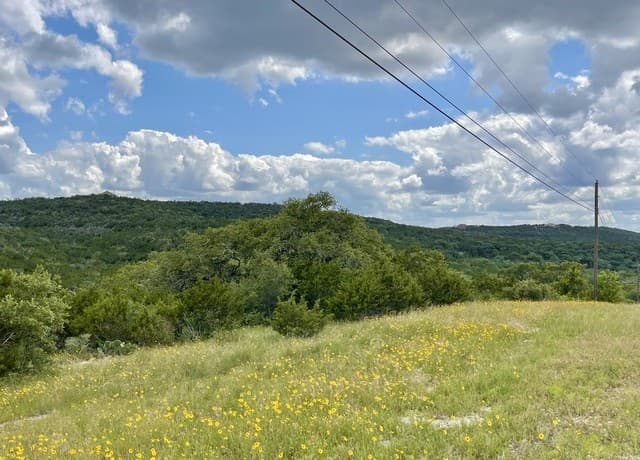 rental at LOT 438 County Rd 2763 in Mico, TX — photo 2