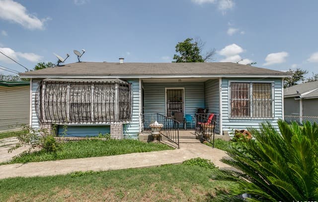 3-bedroom rental at 326 Balboa Ave in San Antonio, TX — photo 1