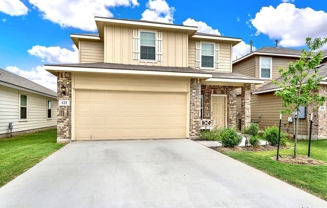 3-bedroom rental at 125 Legendary Trail Loop in Floresville, TX — photo 1