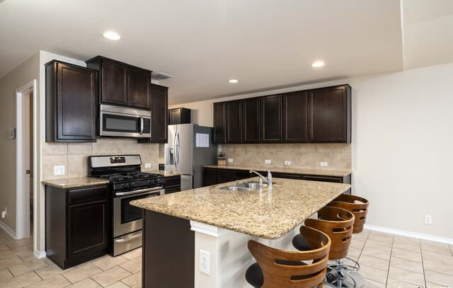 5-bedroom rental at 12162 Remilly Way in Schertz, TX — photo 2