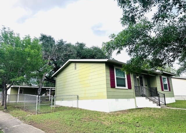 3-bedroom rental at 703 Mcdougal in San Antonio, TX — photo 2