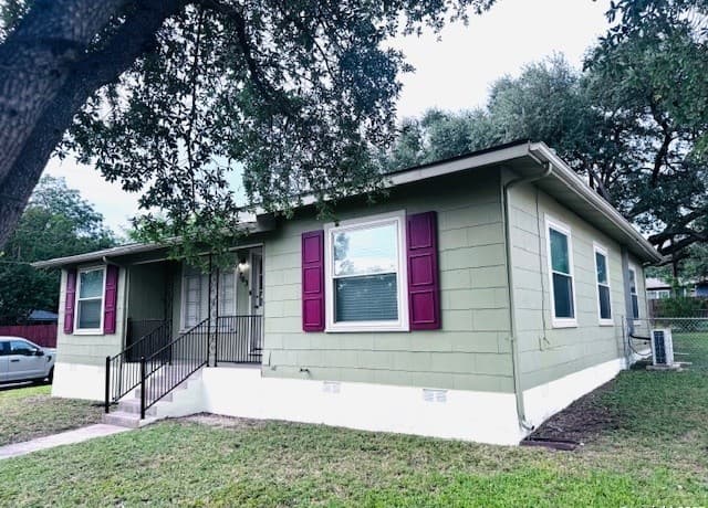 3-bedroom rental at 703 Mcdougal in San Antonio, TX — photo 3