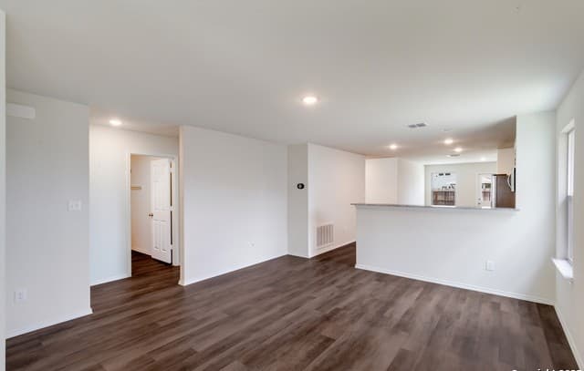 3-bedroom rental at 526 Wild Olive in San Antonio, TX — photo 2