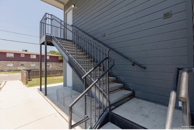 2-bedroom rental at 8111 Landing in San Antonio, TX — photo 3