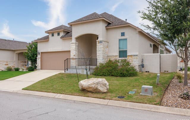 3-bedroom rental at 147 Bedingfeld in Shavano Park, TX — photo 2