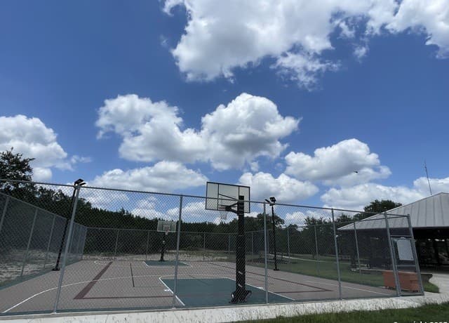 rental at 218 Pr 1748 in Mico, TX — photo 4