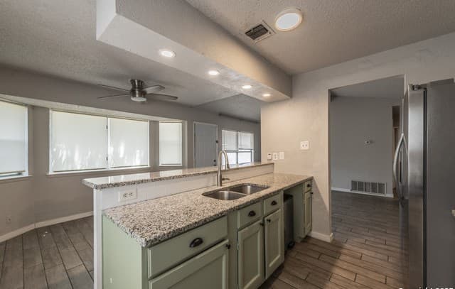 3-bedroom rental at 11618 Spring Trail St in San Antonio, TX — photo 5