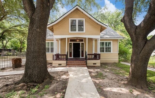 4-bedroom rental at 246 Felisa Street in San Antonio, TX — photo 3