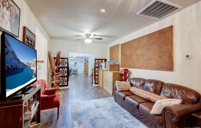 4-bedroom rental at 246 Felisa Street in San Antonio, TX — photo 5