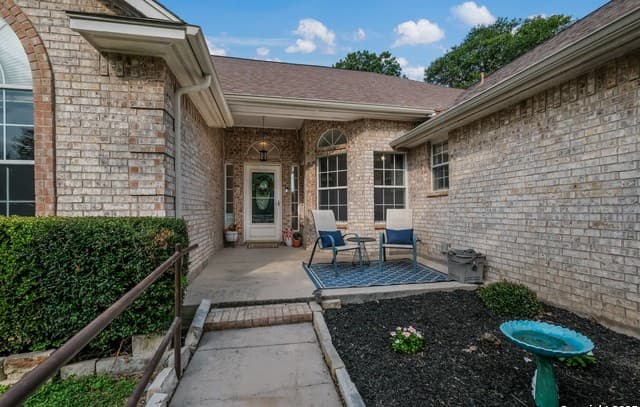 3-bedroom rental at 116 River Knl in Castroville, TX — photo 4