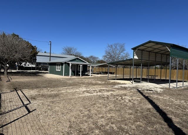 3-bedroom rental at 782 Lakeshore in Bandera, TX — photo 1
