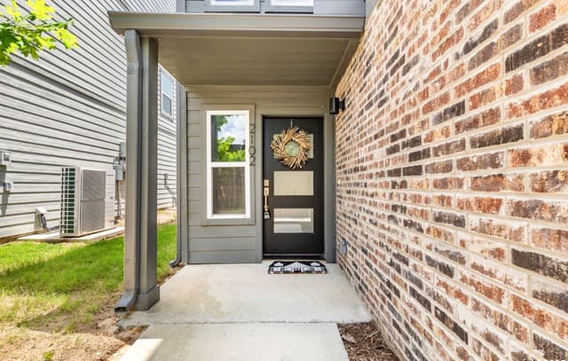 3-bedroom rental at 415 Ira Ave Unit UNIT 2102 in San Antonio, TX — photo 2