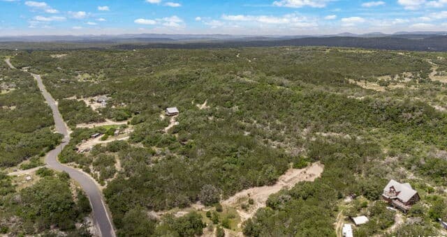 rental at 688 County Road 242 in Hondo, TX — photo 5
