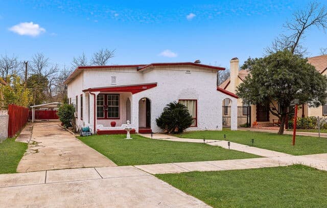 3-bedroom rental at 1137 W Magnolia in San Antonio, TX — photo 3