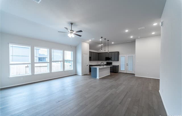 3-bedroom rental at 4910 Midland Drive in Schertz, TX — photo 2