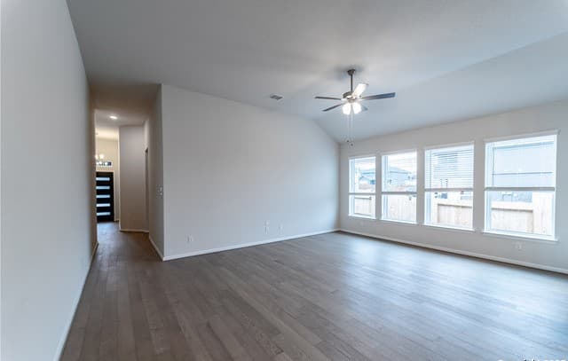 3-bedroom rental at 4910 Midland Drive in Schertz, TX — photo 3