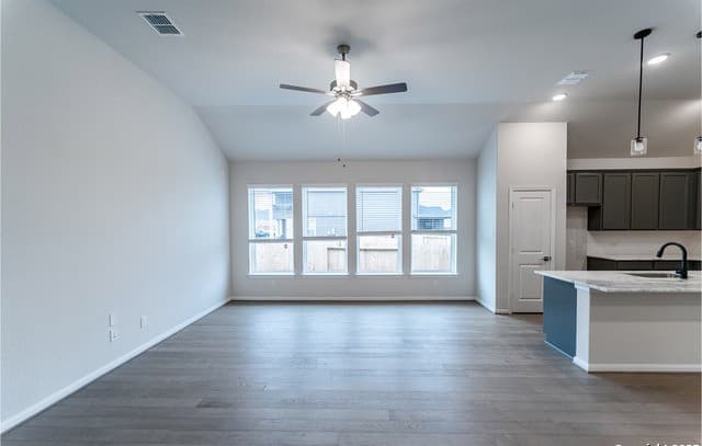 3-bedroom rental at 4910 Midland Drive in Schertz, TX — photo 5
