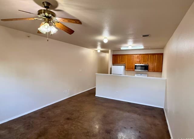 rental at 10822 Mathom in Universal City, TX — photo 4