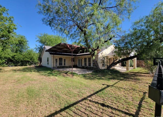 5-bedroom rental at 9235 Lasswell in San Antonio, TX — photo 1