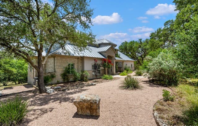 4-bedroom rental at 129 Park Ridge in Boerne, TX — photo 2