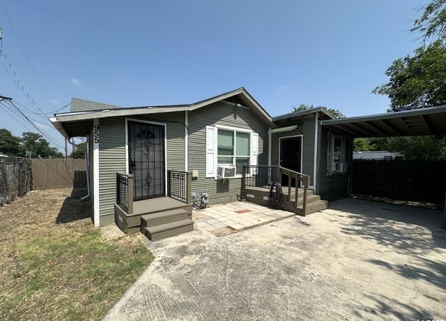 2-bedroom rental at 955 Steves in San Antonio, TX — photo 1