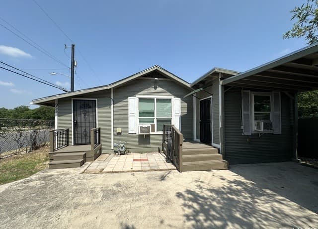 2-bedroom rental at 955 Steves in San Antonio, TX — photo 2