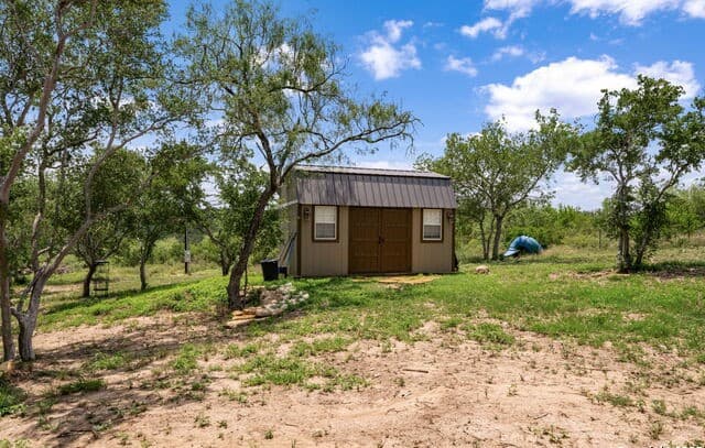 rental at 260 County Road 367 in Hondo, TX — photo 5