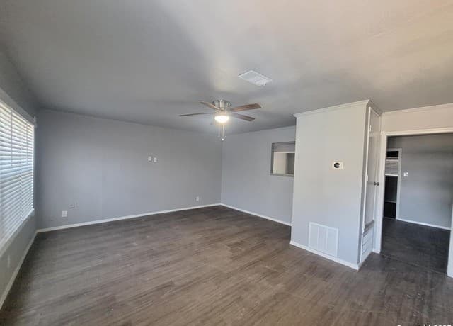 3-bedroom rental at 4767 Lark in San Antonio, TX — photo 4