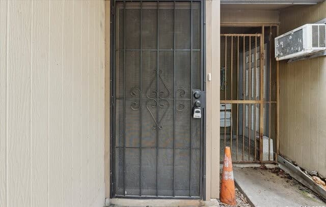 2-bedroom rental at 6839 Neston Dr in San Antonio, TX — photo 3