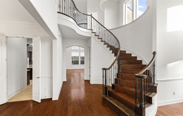 5-bedroom rental at 7439 Hovingham in San Antonio, TX — photo 3