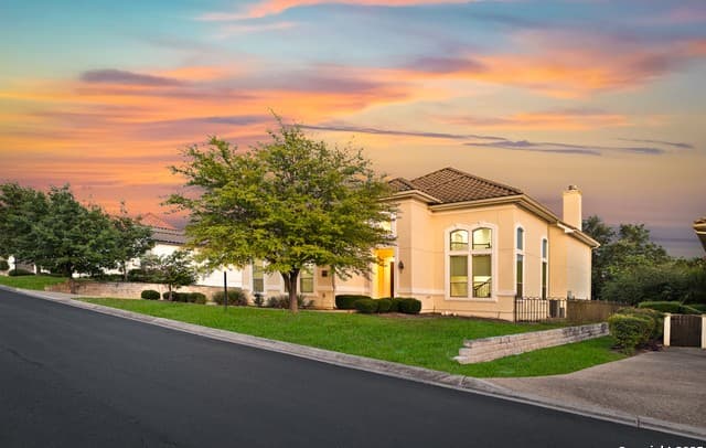 5-bedroom rental at 7439 Hovingham in San Antonio, TX — photo 5