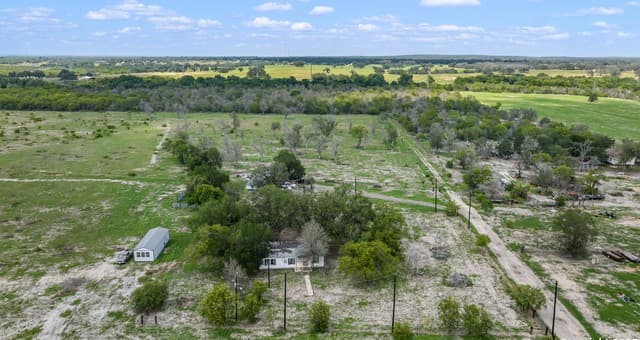 rental at TBD Mendoza LN in Floresville, TX — photo 5