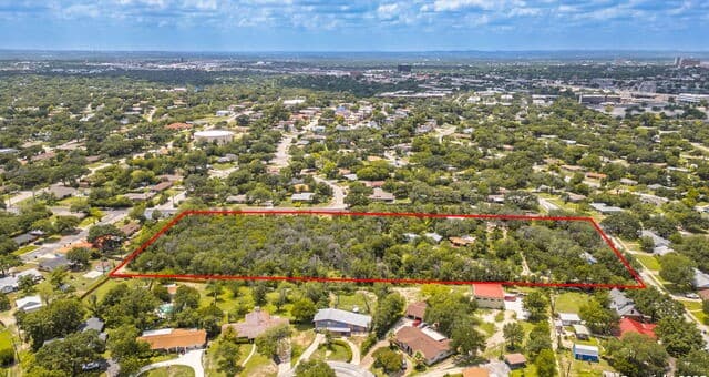 rental at 2422 Hillcrest Dr in San Antonio, TX — photo 4