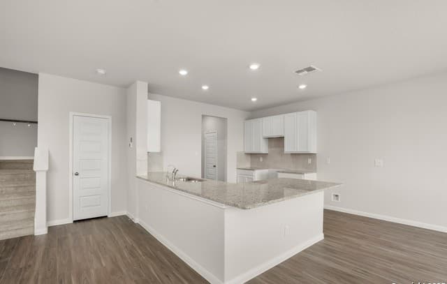 4-bedroom rental at 13632 Helton Pass in St Hedwig, TX — photo 2