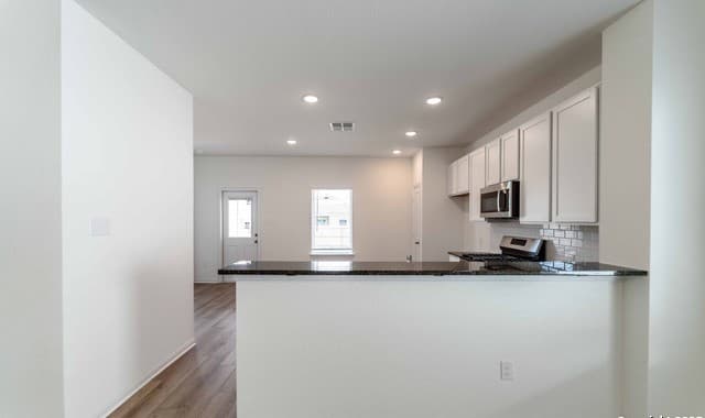 3-bedroom rental at 14716 Sycamore Crossing in San Antonio, TX — photo 4