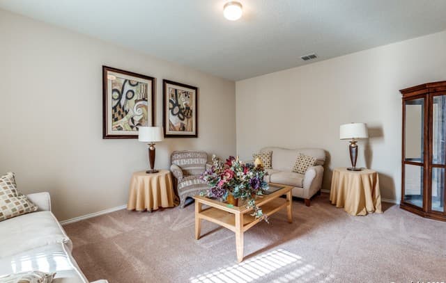 3-bedroom rental at 15923 Silver Rose in Selma, TX — photo 3