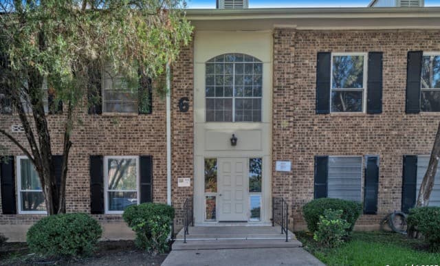 2-bedroom rental at 1819 Babcock Unit 605 in San Antonio, TX — photo 2