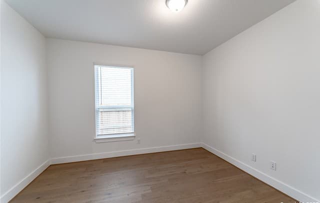 3-bedroom rental at 182 Ednie Ln in Mico, TX — photo 4