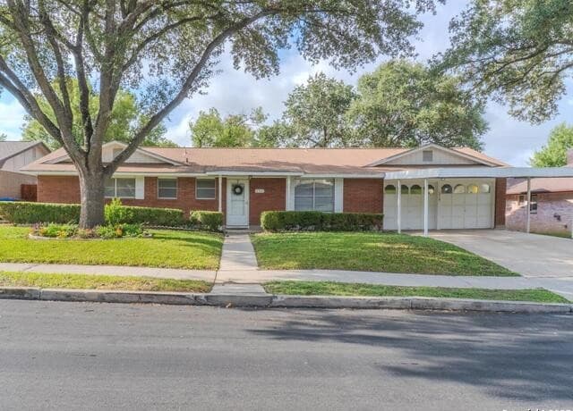 3-bedroom rental at 1022 River Glen W in San Antonio, TX — photo 2