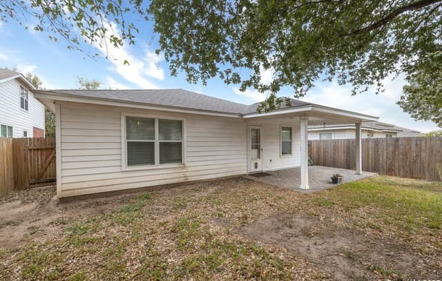 3-bedroom rental at 9522 Sage Ter in San Antonio, TX — photo 5